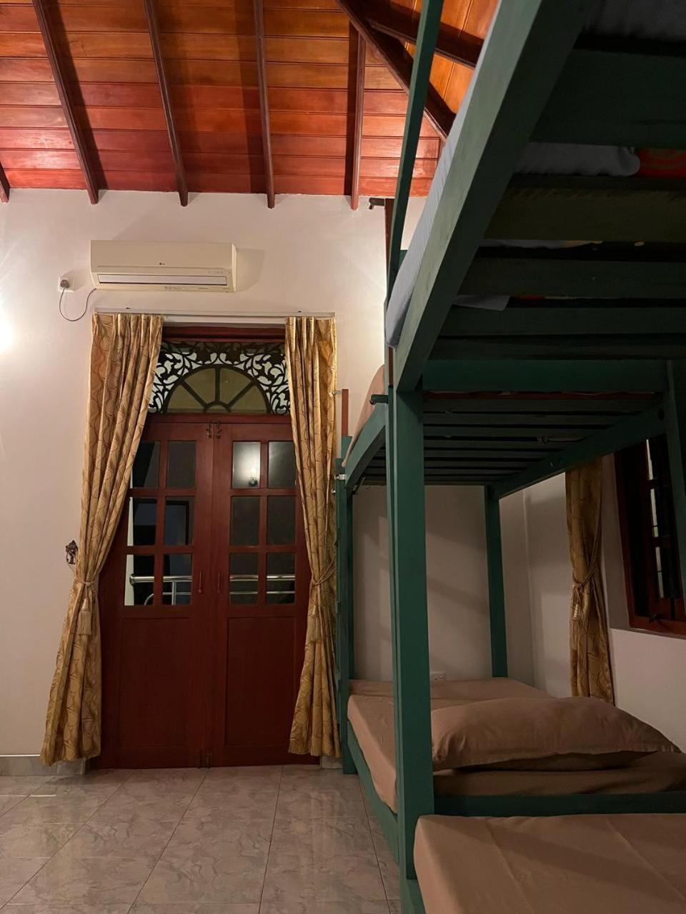 Ceylon Glory Hostel 니곰보 외부 사진
