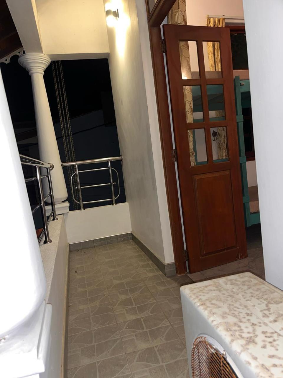 Ceylon Glory Hostel 니곰보 외부 사진